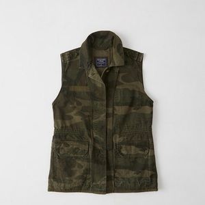 Women's Camo military vest only worn once
